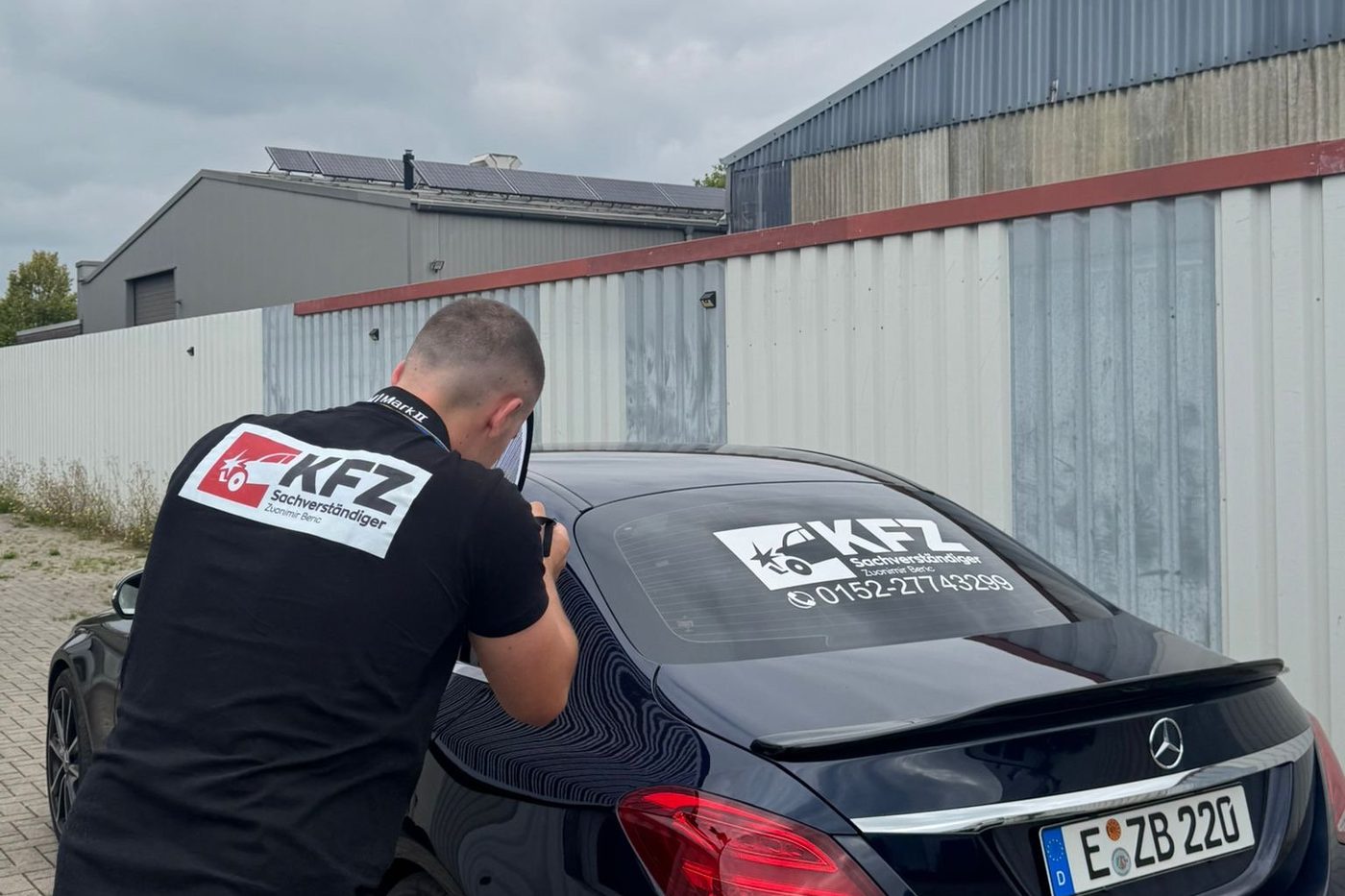 Fotodokumentation eines Fahrzeugs durch den Kfz-Sachverständigen Zvonimir Beric